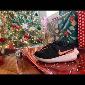 ⛔️SOLD⛔️ Girls Nike running shoes